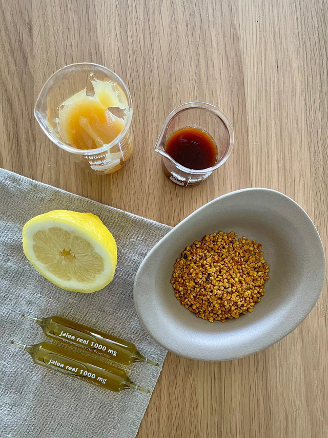 Kit compuesto por Miel 100% de Asturias, Polen 100% ecológico, Jalea Real y Jarabe de Propolis. Kit compuesto por Miel 100% de Asturias, Polen 100% ecológico, Jalea Real y Jarabe de Propolis.