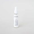 Envase de bruma floral facial reguladora de Beseaskin, 100% orgánica a base de Geranio, Agua Termal y Concentrado de Posidonia con fondo blanco.