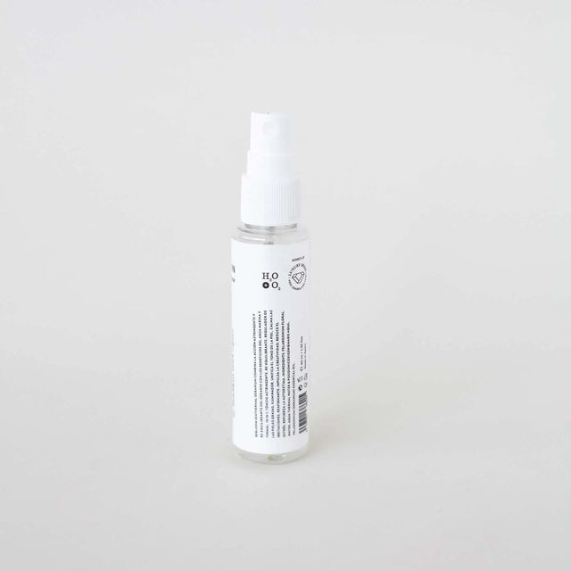 Envase de bruma floral facial reguladora de Beseaskin, 100% orgánica a base de Geranio, Agua Termal y Concentrado de Posidonia con fondo blanco.