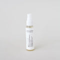 Envase de bruma floral facial calmante de Beseaskin, 100% orgánica a base de Lavanda, Agua Termal y Concentrado de Posidonia con fondo blanco.