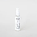 Envase de bruma floral facial iluminadora de Beseaskin, 100% orgánica a base de Rosa, Agua Termal y Concentrado de Posidonia con fondo blanco.
