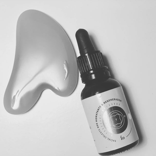 Guasha Facial de piedra Jade de SeaSkin Life para esculpir el rostro, mejorar la elasticidad, circulación y luminosidad de la piel.