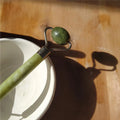 Rodillo facial de piedra jade verde masajeador antiedad para drenaje linfático.