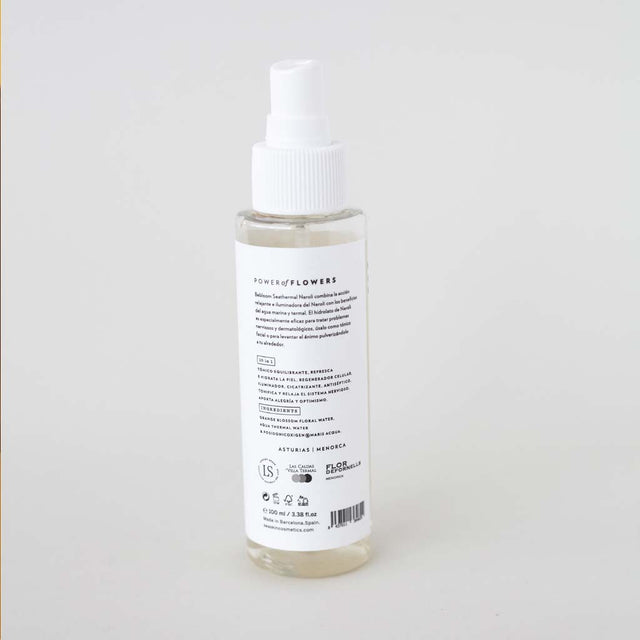 Envase de bruma floral facial equilibrante de Beseaskin, 100% orgánica a base de Neroli, Agua Termal y Concentrado de Posidonia con fondo blanco.